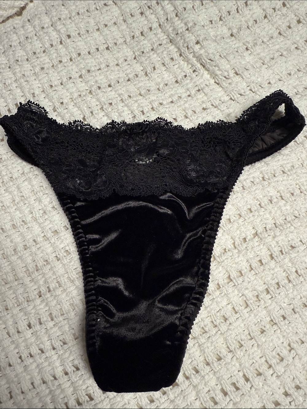 98’ Vintage Victoria Secret Black Lace Velvet Thong